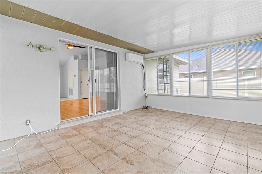 Active With Contract: $205,000 (3 beds, 2 baths, 1108 Square Feet)