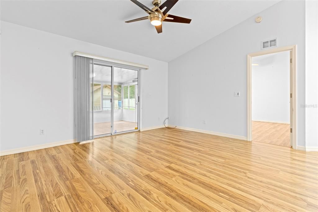 Active With Contract: $205,000 (3 beds, 2 baths, 1108 Square Feet)