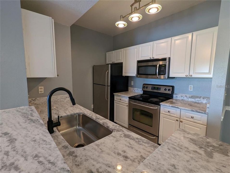 В аренду: $1,850 (2 спален, 2 ванн, 1041 Квадратных фут)