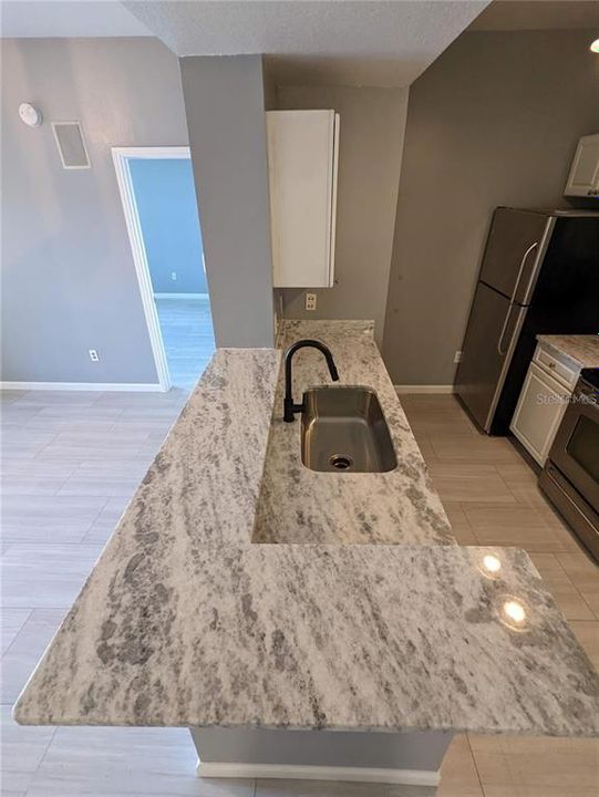В аренду: $1,850 (2 спален, 2 ванн, 1041 Квадратных фут)