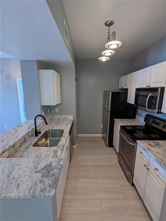 В аренду: $1,850 (2 спален, 2 ванн, 1041 Квадратных фут)