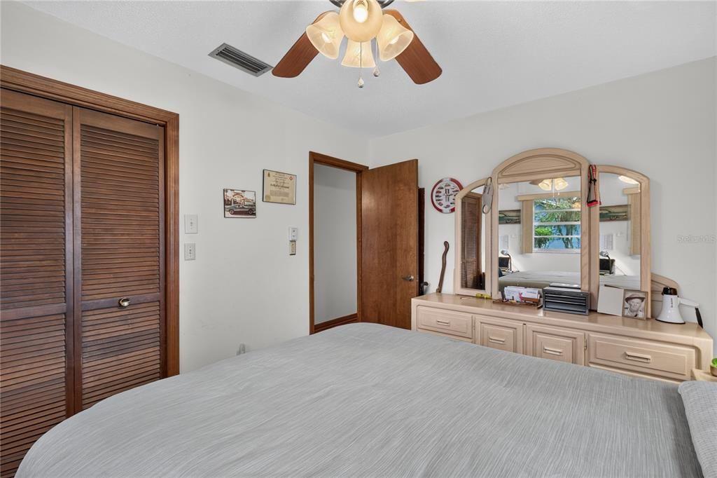 На продажу: $349,900 (3 спален, 2 ванн, 1401 Квадратных фут)