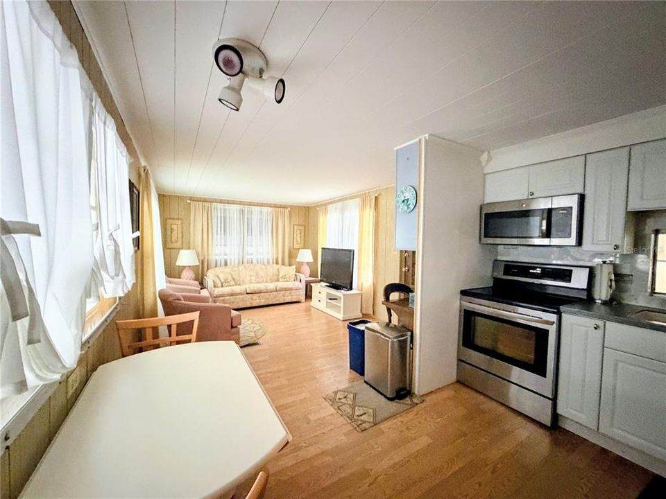 На продажу: $165,000 (2 спален, 1 ванн, 697 Квадратных фут)