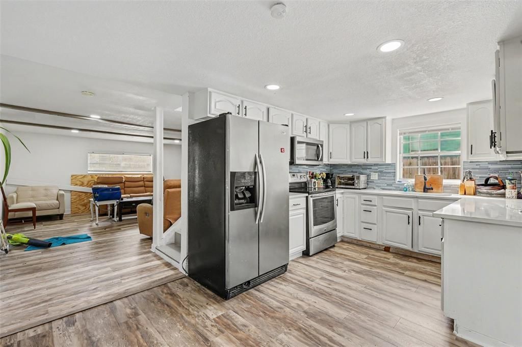 En Venta: $425,000 (3 camas, 2 baños, 1860 Pies cuadrados)