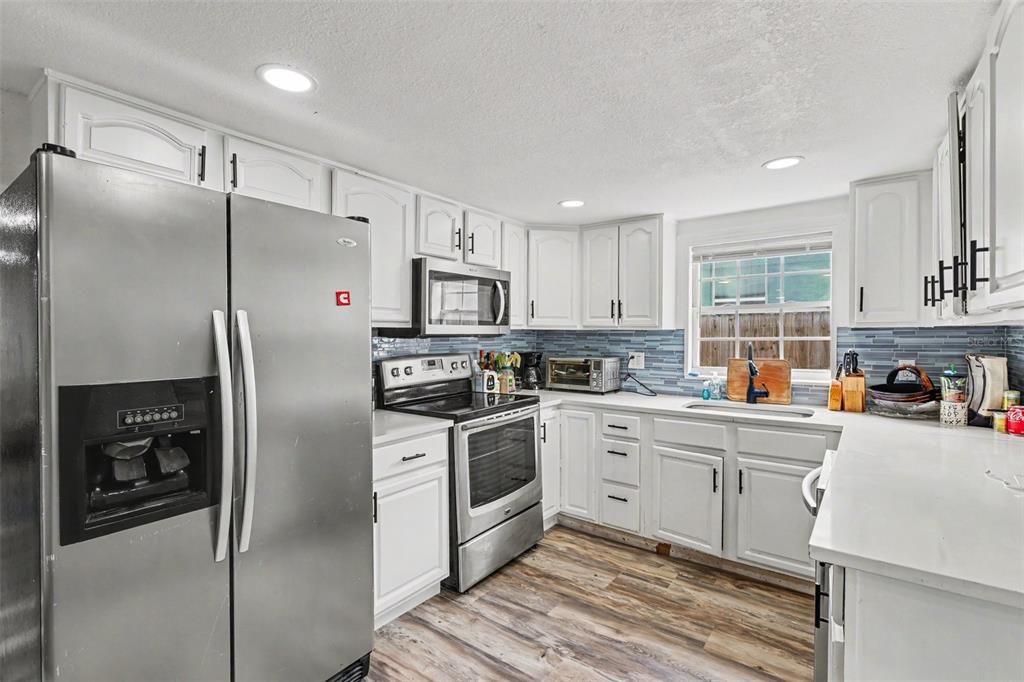 En Venta: $425,000 (3 camas, 2 baños, 1860 Pies cuadrados)