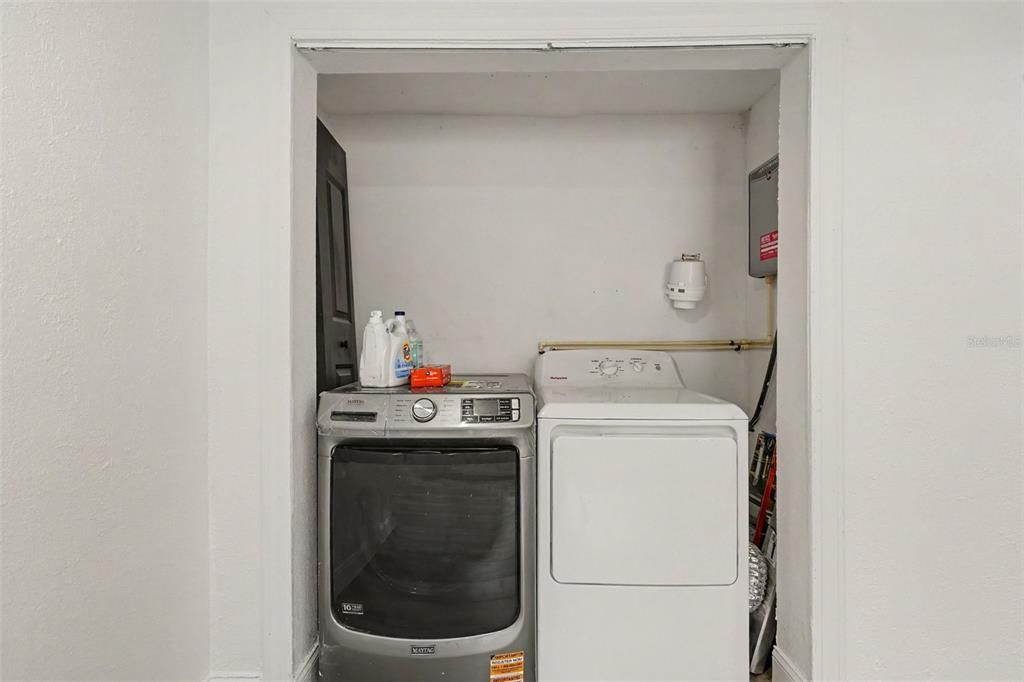 En Venta: $425,000 (3 camas, 2 baños, 1860 Pies cuadrados)