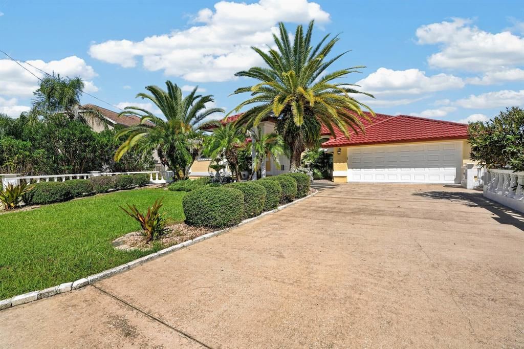 For Sale: $675,000 (3 beds, 3 baths, 2917 Square Feet)
