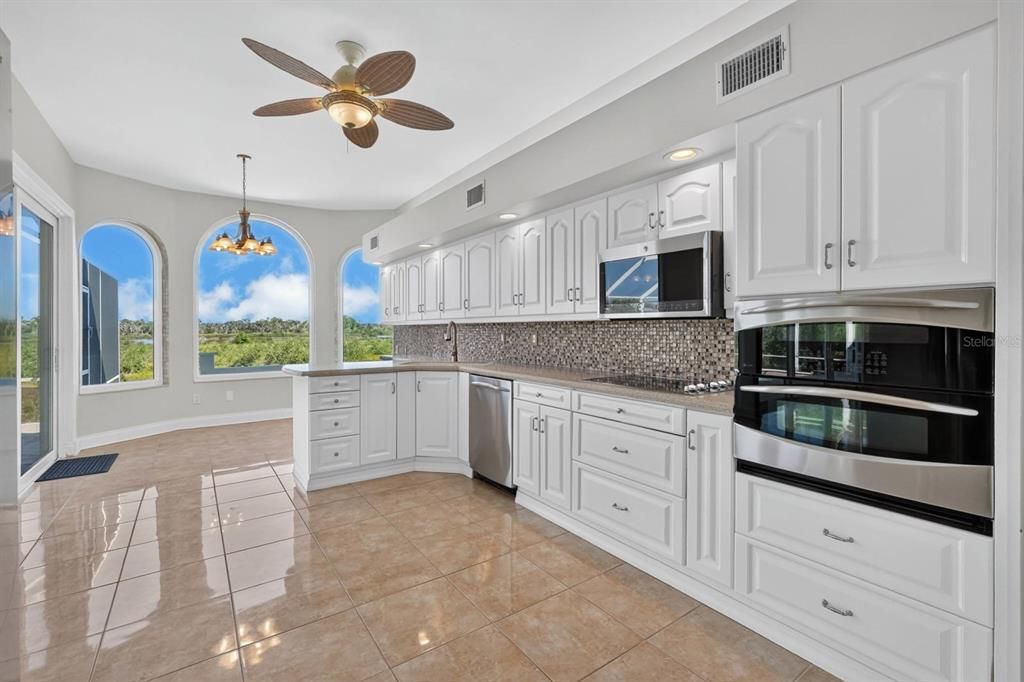 For Sale: $675,000 (3 beds, 3 baths, 2917 Square Feet)