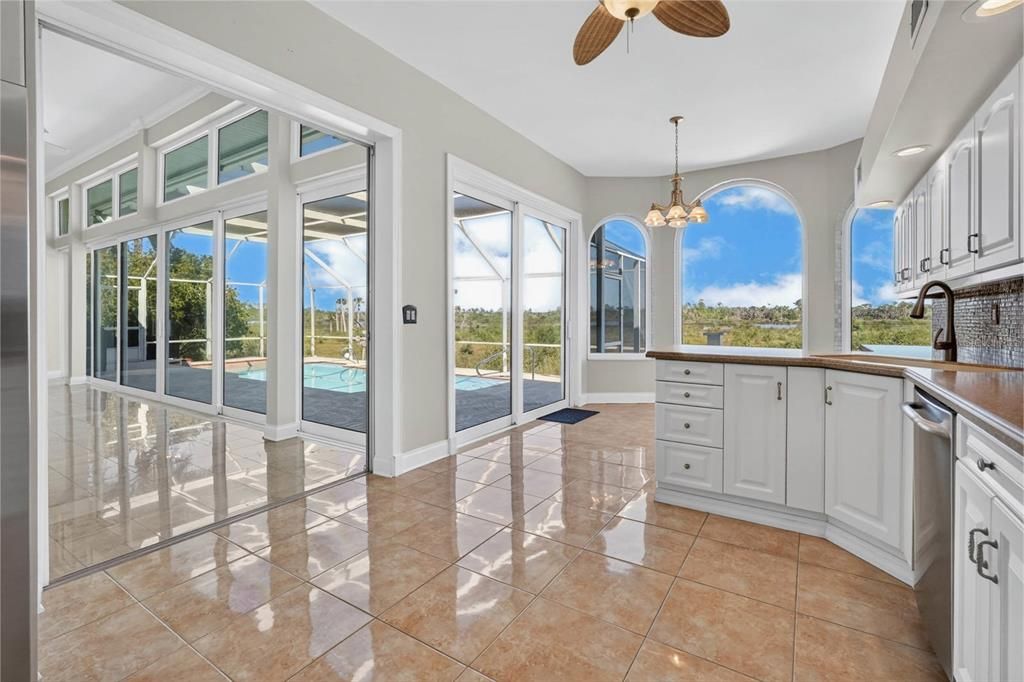 For Sale: $675,000 (3 beds, 3 baths, 2917 Square Feet)