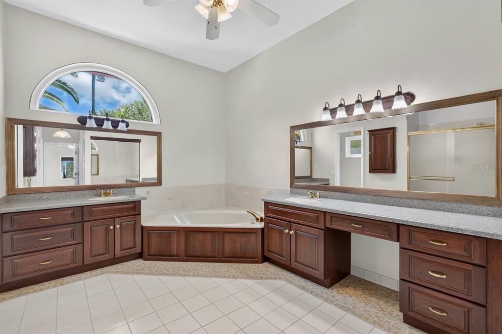 For Sale: $675,000 (3 beds, 3 baths, 2917 Square Feet)