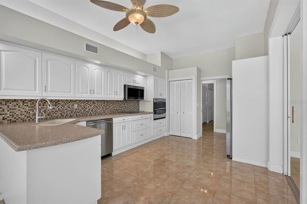 For Sale: $675,000 (3 beds, 3 baths, 2917 Square Feet)