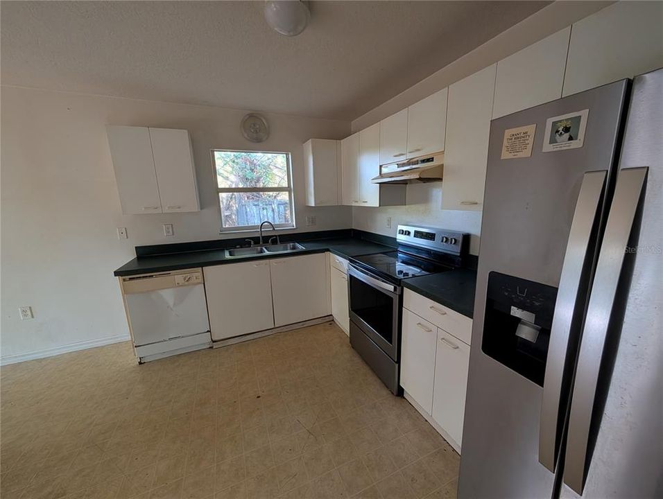 For Sale: $250,000 (3 beds, 2 baths, 1110 Square Feet)