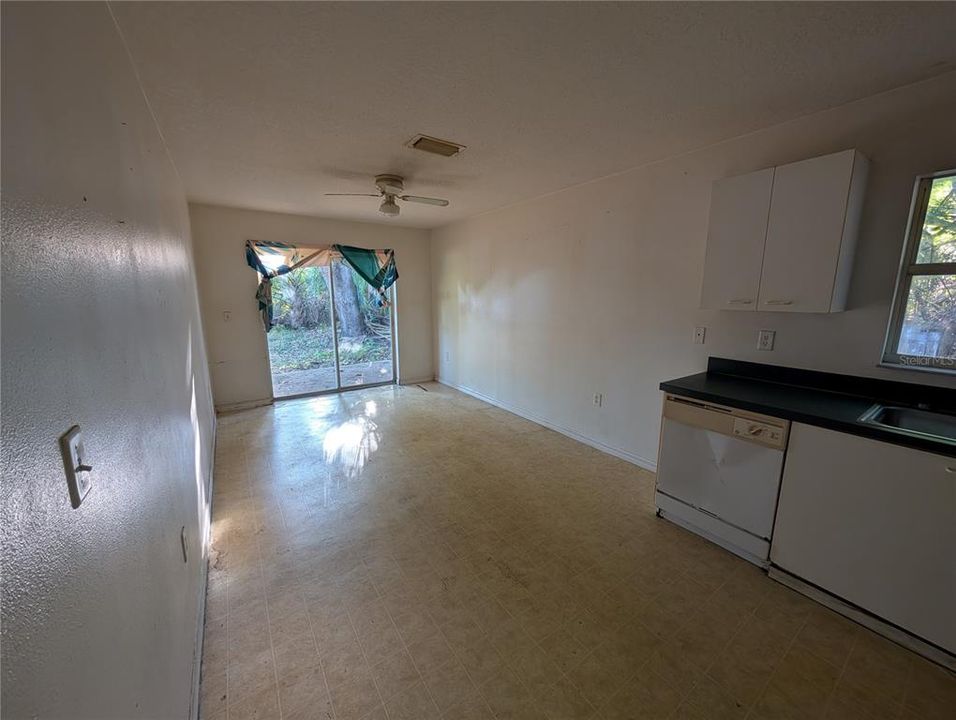 For Sale: $250,000 (3 beds, 2 baths, 1110 Square Feet)