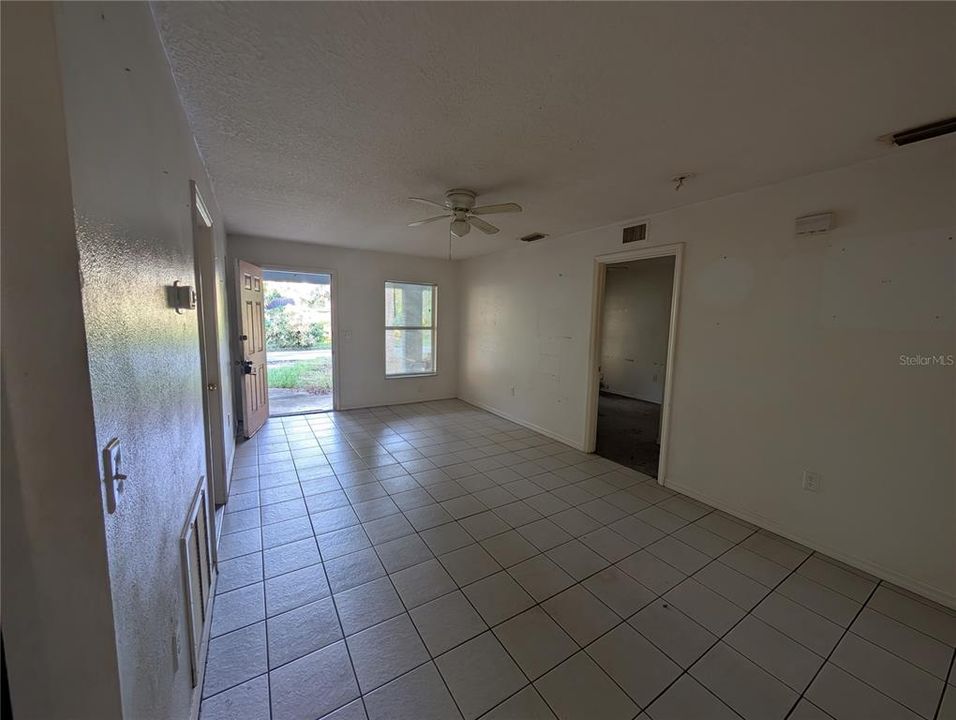 For Sale: $250,000 (3 beds, 2 baths, 1110 Square Feet)