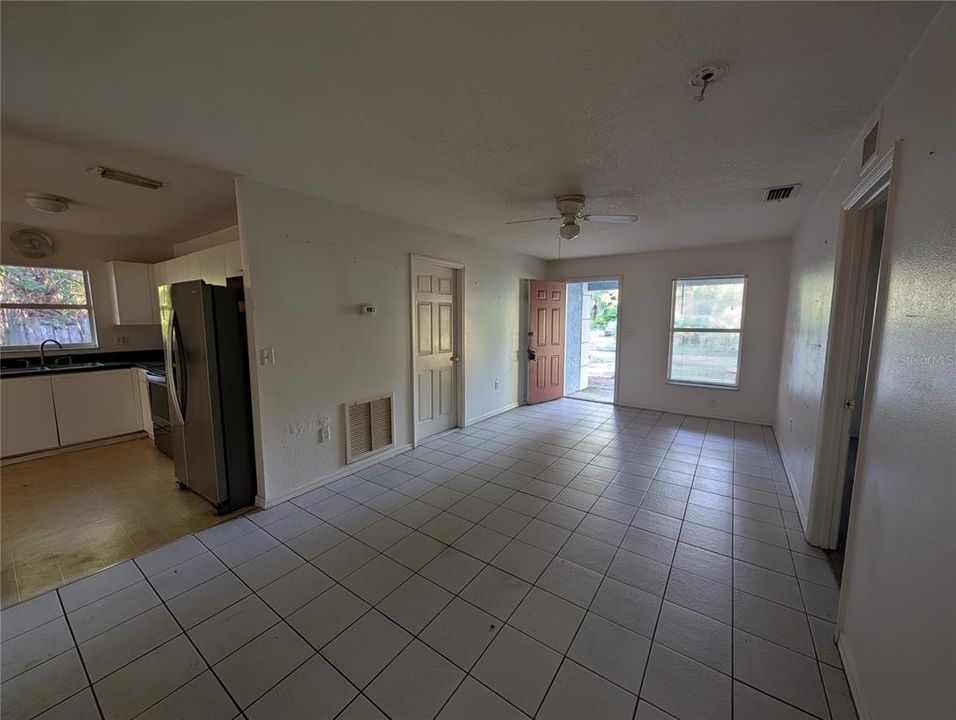 For Sale: $250,000 (3 beds, 2 baths, 1110 Square Feet)