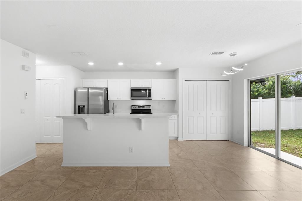 En Venta: $429,000 (4 camas, 2 baños, 1606 Pies cuadrados)