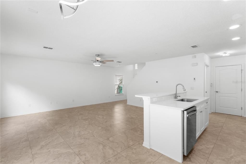 En Venta: $429,000 (4 camas, 2 baños, 1606 Pies cuadrados)
