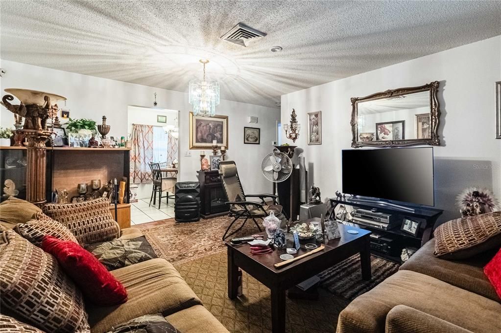 На продажу: $189,000 (2 спален, 1 ванн, 820 Квадратных фут)