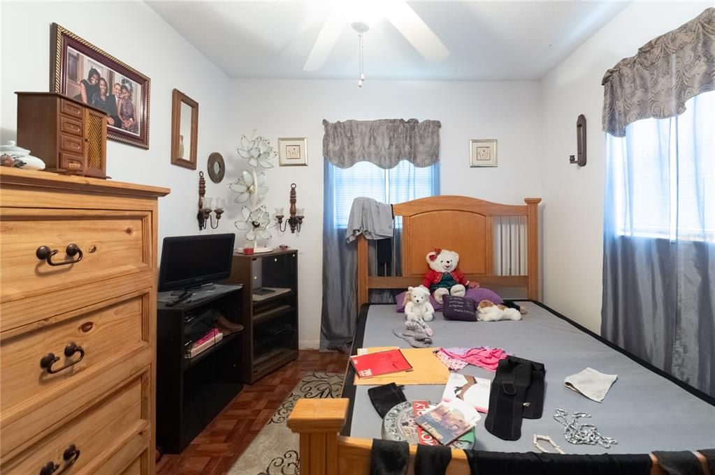 На продажу: $189,000 (2 спален, 1 ванн, 820 Квадратных фут)