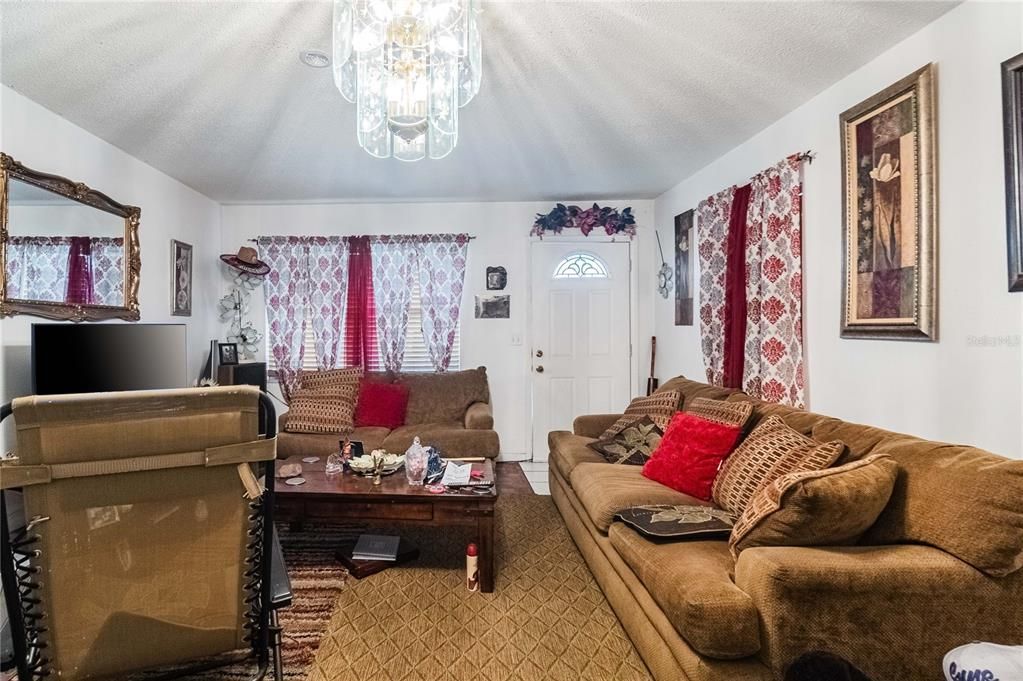 На продажу: $189,000 (2 спален, 1 ванн, 820 Квадратных фут)