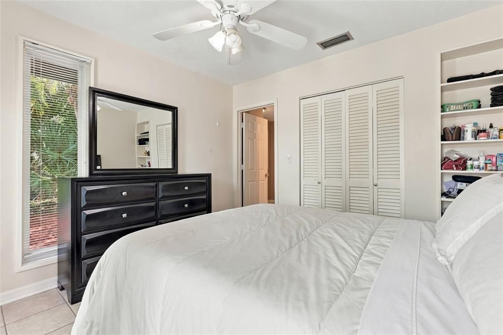 For Sale: $349,000 (2 beds, 2 baths, 1210 Square Feet)