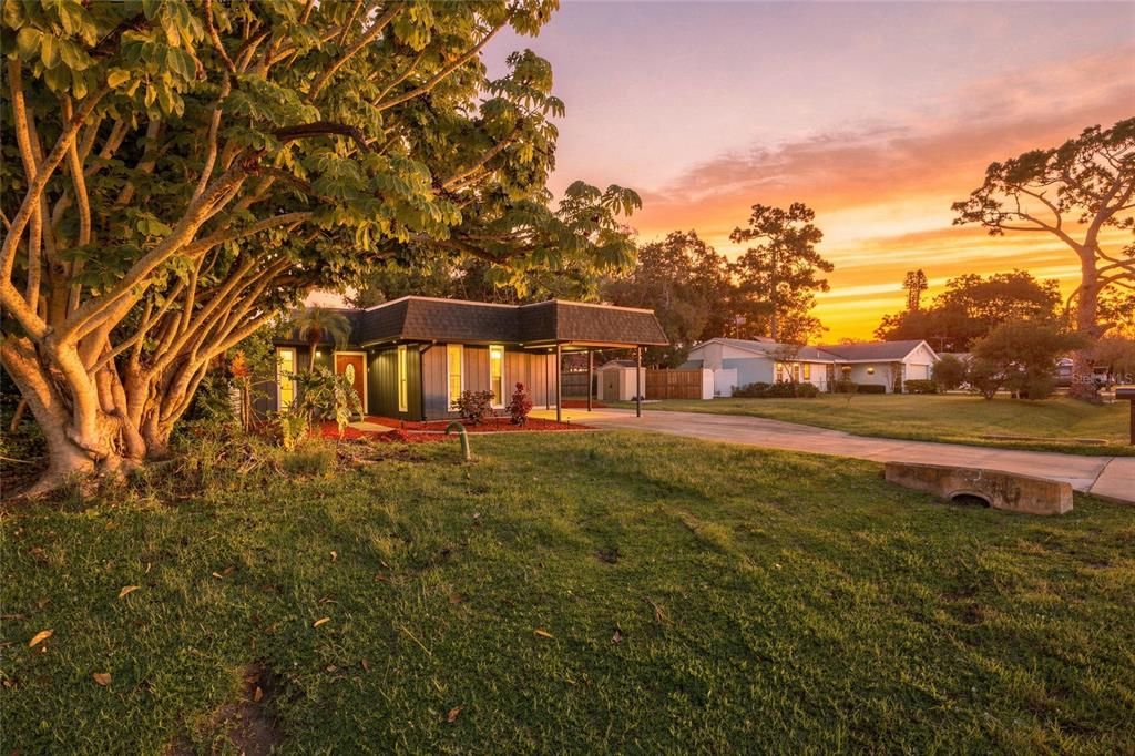 For Sale: $349,000 (2 beds, 2 baths, 1210 Square Feet)