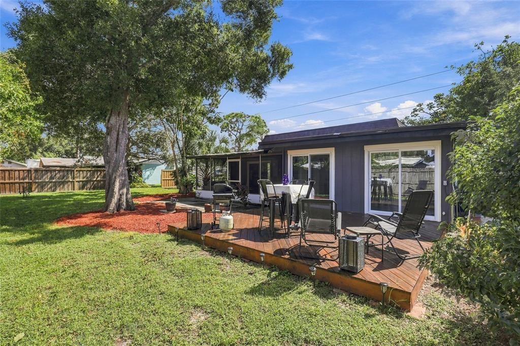 For Sale: $349,000 (2 beds, 2 baths, 1210 Square Feet)