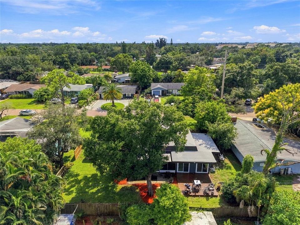 For Sale: $349,000 (2 beds, 2 baths, 1210 Square Feet)