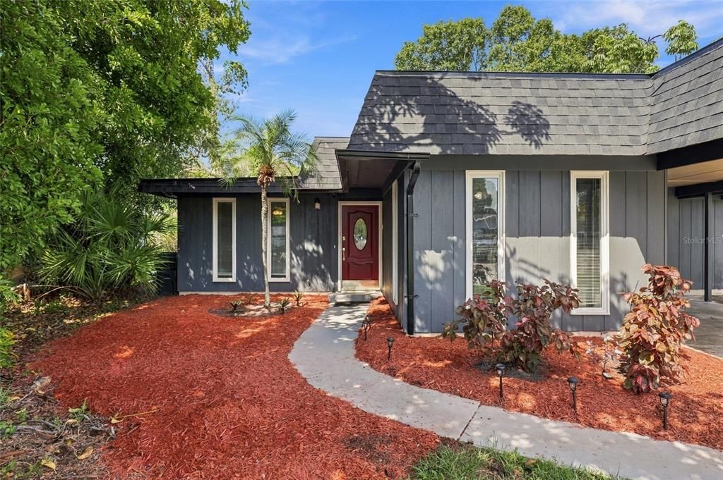 For Sale: $349,000 (2 beds, 2 baths, 1210 Square Feet)