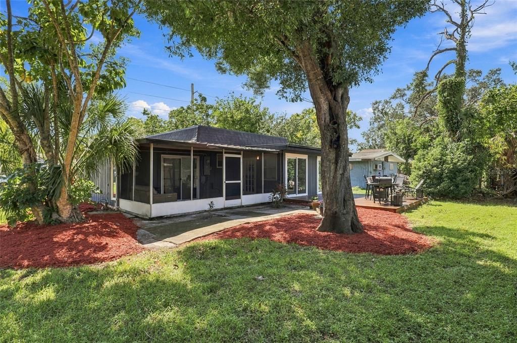 For Sale: $349,000 (2 beds, 2 baths, 1210 Square Feet)
