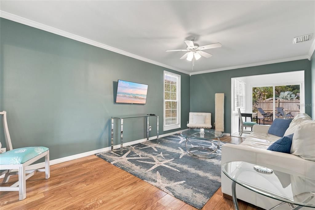 For Sale: $349,000 (2 beds, 2 baths, 1210 Square Feet)