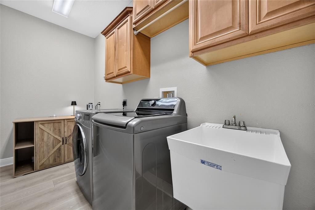 For Sale: $669,500 (3 beds, 2 baths, 2063 Square Feet)