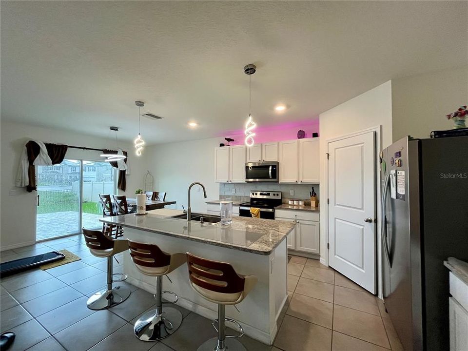 For Rent: $3,250 (5 beds, 3 baths, 2605 Square Feet)