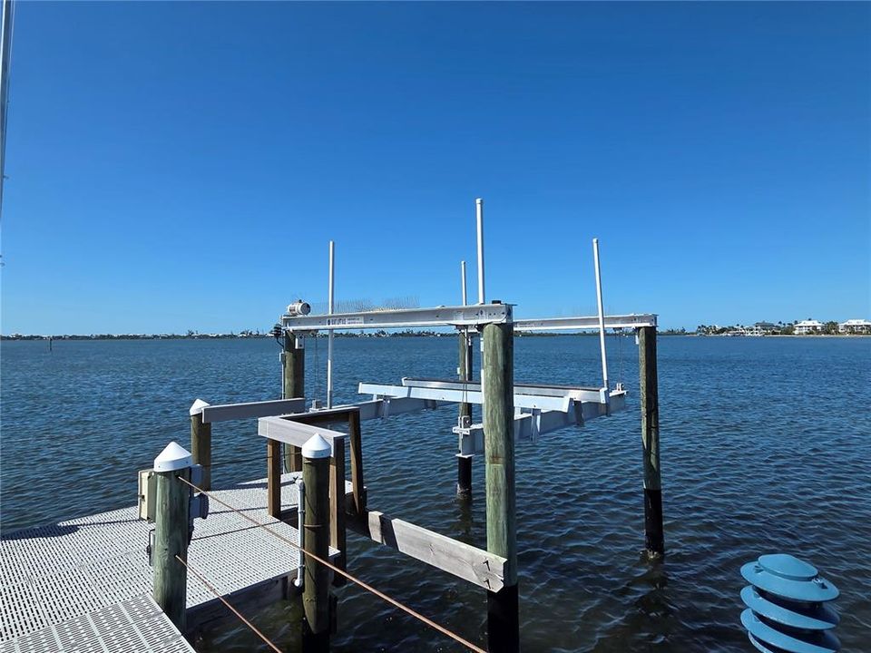 En Venta: $1,450,000 (1.25 acres)