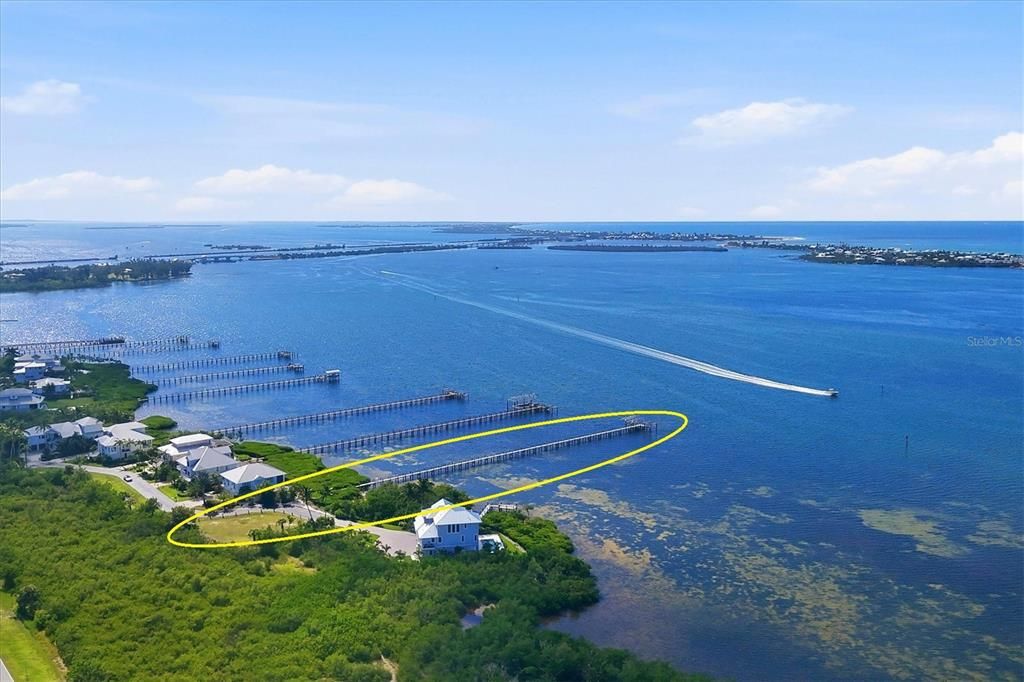 En Venta: $1,450,000 (1.25 acres)