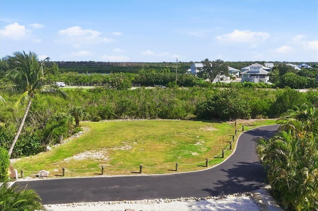 En Venta: $1,450,000 (1.25 acres)