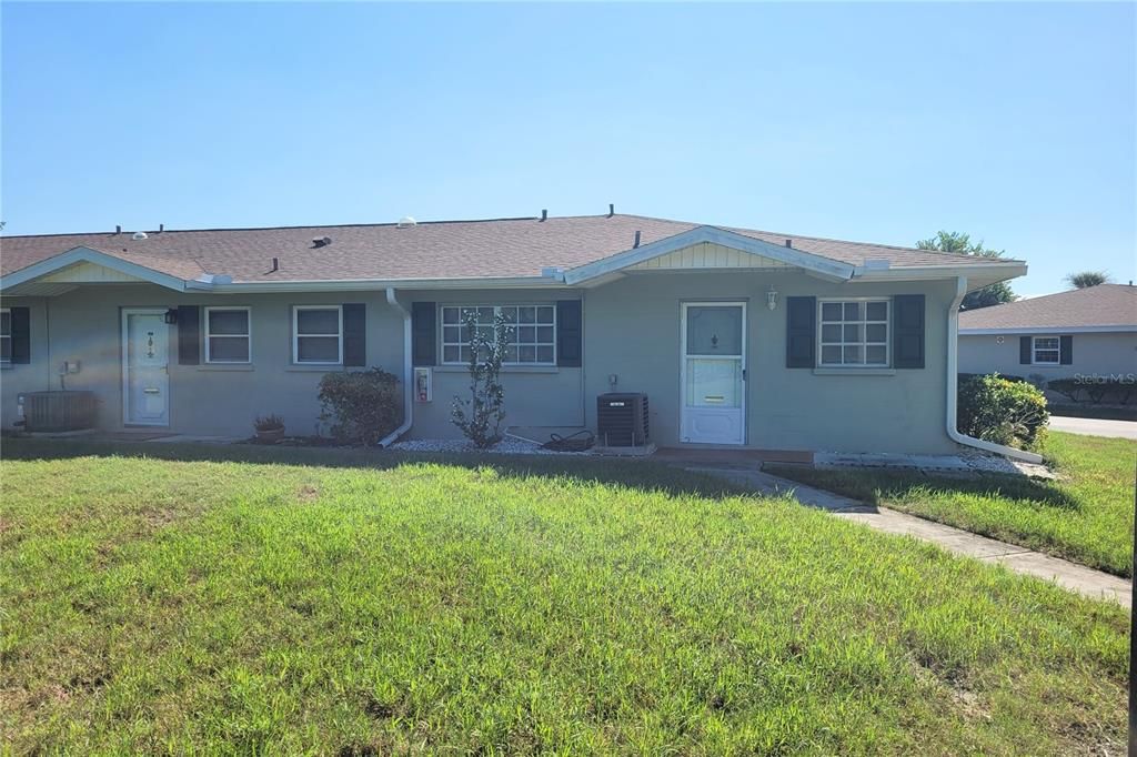 For Sale: $149,900 (2 beds, 2 baths, 972 Square Feet)