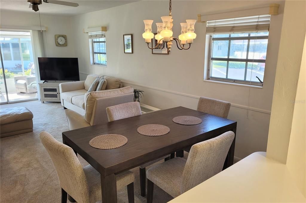 For Sale: $149,900 (2 beds, 2 baths, 972 Square Feet)