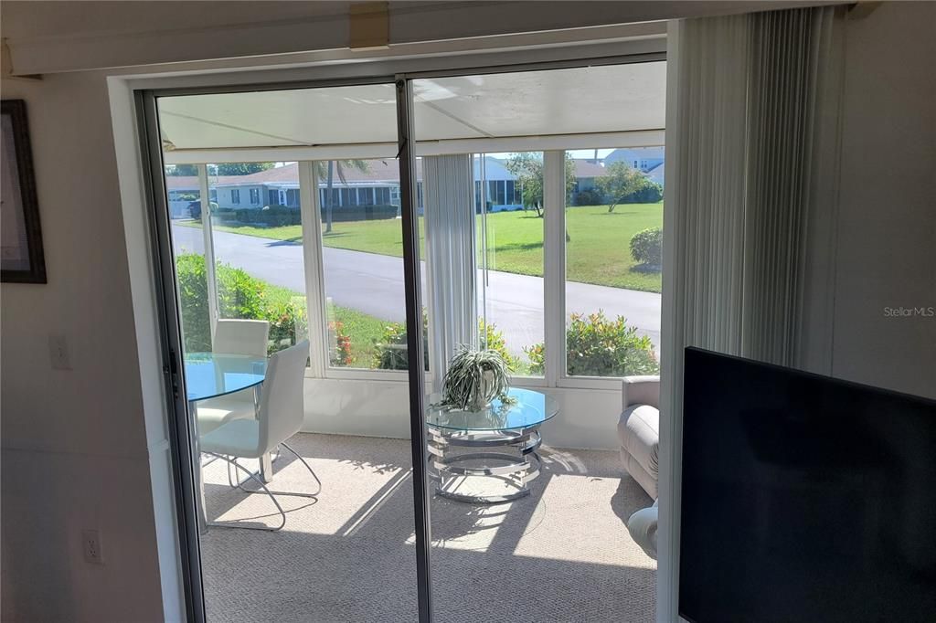 For Sale: $149,900 (2 beds, 2 baths, 972 Square Feet)
