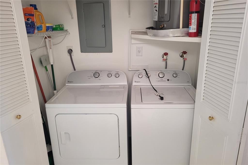 For Sale: $149,900 (2 beds, 2 baths, 972 Square Feet)