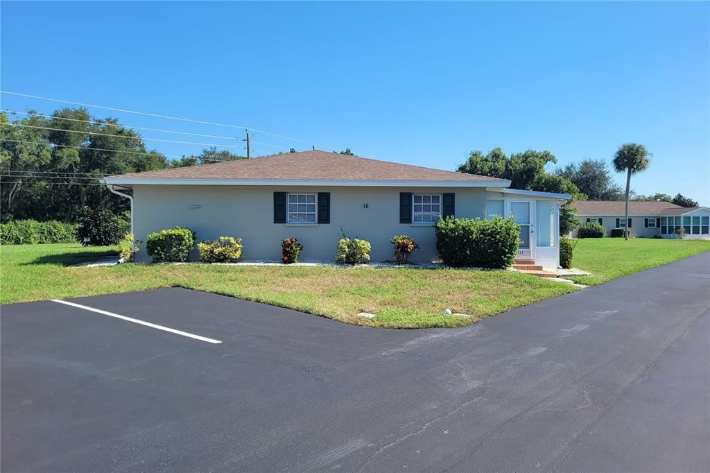 For Sale: $149,900 (2 beds, 2 baths, 972 Square Feet)