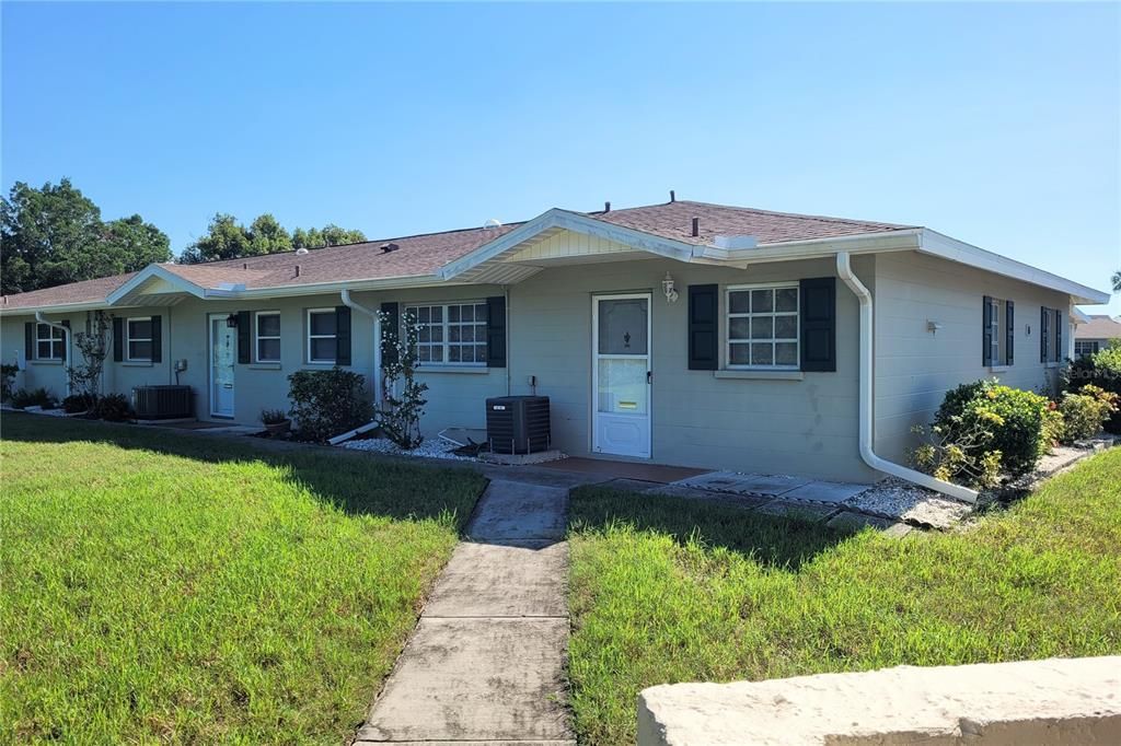 For Sale: $149,900 (2 beds, 2 baths, 972 Square Feet)