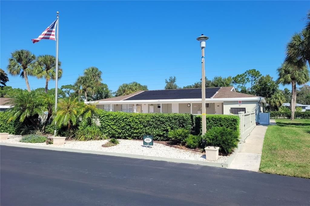 For Sale: $149,900 (2 beds, 2 baths, 972 Square Feet)