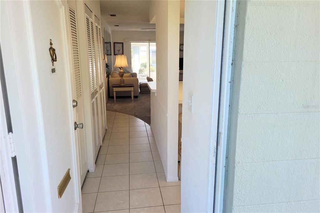 For Sale: $149,900 (2 beds, 2 baths, 972 Square Feet)
