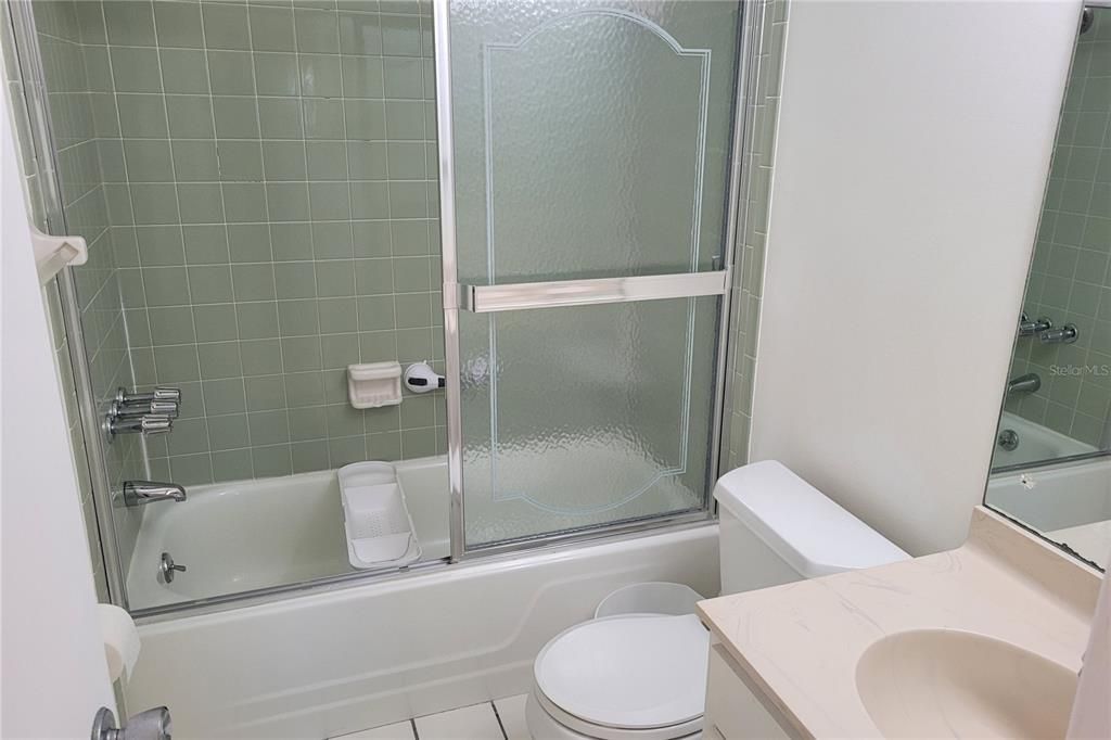 For Sale: $149,900 (2 beds, 2 baths, 972 Square Feet)
