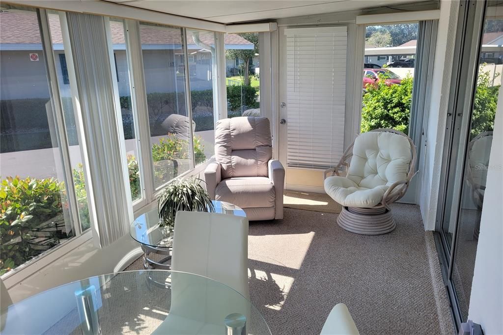 For Sale: $149,900 (2 beds, 2 baths, 972 Square Feet)