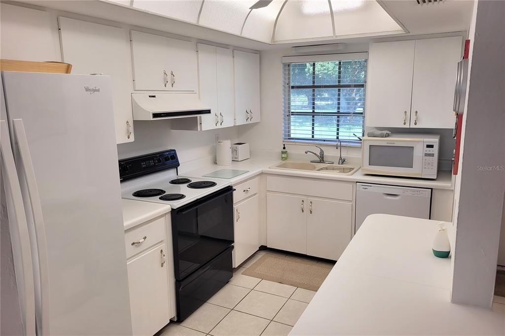 For Sale: $149,900 (2 beds, 2 baths, 972 Square Feet)