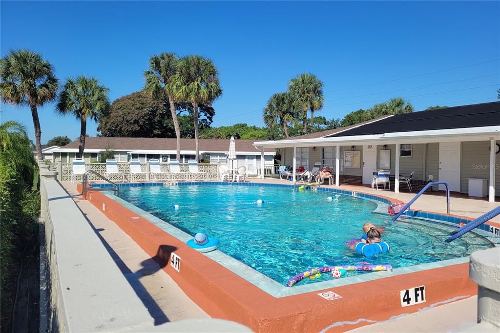 For Sale: $149,900 (2 beds, 2 baths, 972 Square Feet)