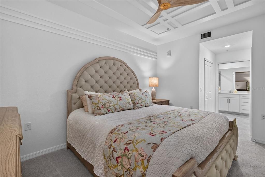 На продажу: $299,900 (2 спален, 2 ванн, 1154 Квадратных фут)