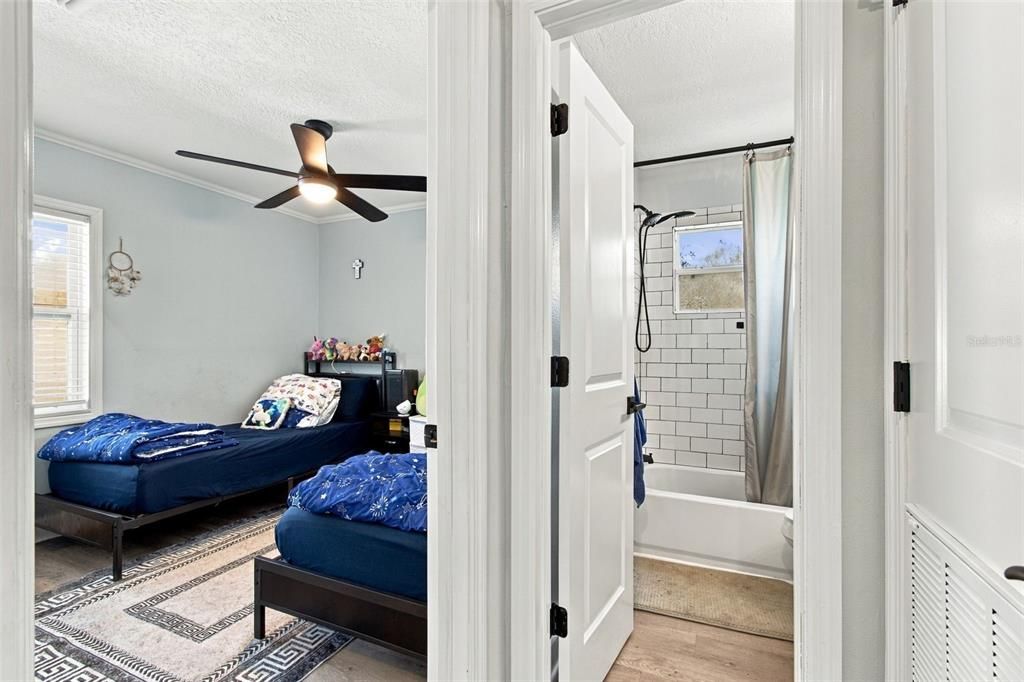 En Venta: $399,500 (4 camas, 2 baños, 1224 Pies cuadrados)